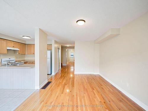 4909 James Austin Dr, Mississauga, ON - Indoor Photo Showing Kitchen