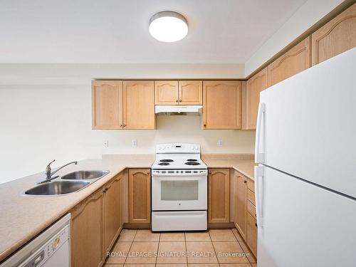 4909 James Austin Dr, Mississauga, ON - Indoor Photo Showing Kitchen With Double Sink