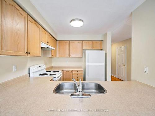 4909 James Austin Dr, Mississauga, ON - Indoor Photo Showing Kitchen With Double Sink