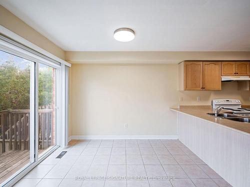 4909 James Austin Dr, Mississauga, ON - Indoor Photo Showing Kitchen