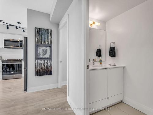 910-1461 Lawrence Ave, Toronto, ON - Indoor