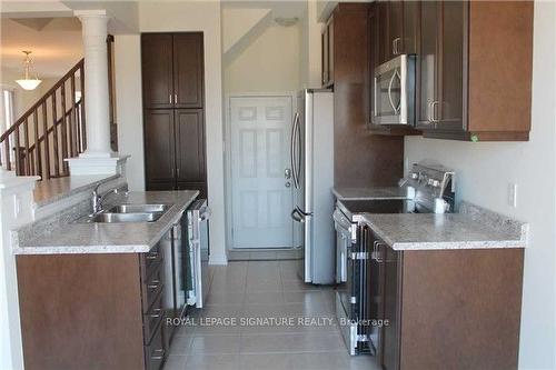 87 Locker Pl, Milton, ON - Indoor Photo Showing Kitchen With Double Sink