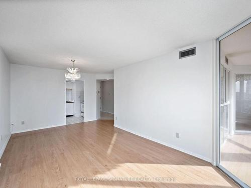 1006-4450 Tucana Crt, Mississauga, ON - Indoor Photo Showing Other Room