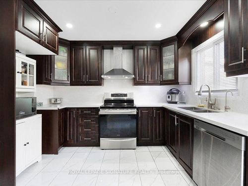 3 Meadowlark Dr, Brampton, ON - Indoor Photo Showing Kitchen With Double Sink