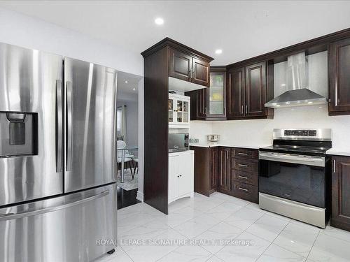 3 Meadowlark Dr, Brampton, ON - Indoor Photo Showing Kitchen