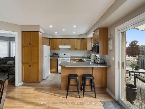 160 Landsbridge St, Caledon, ON - Indoor Photo Showing Kitchen