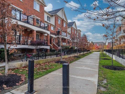 27-2468 Post Rd, Oakville, ON - Outdoor