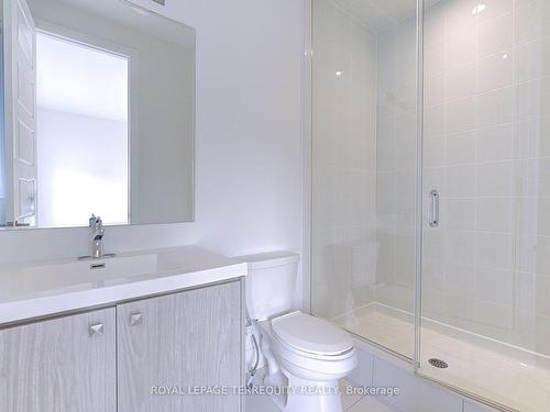 945 Chestnut Hts, Milton, ON - Indoor Photo Showing Bathroom