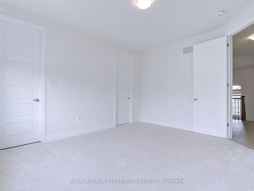 945 Chestnut Hts, Milton, ON - Indoor Photo Showing Other Room