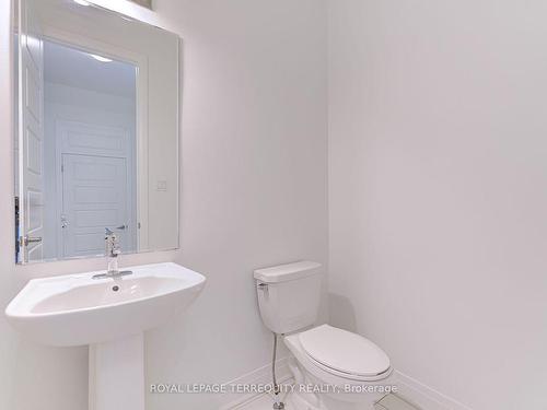 945 Chestnut Hts, Milton, ON - Indoor Photo Showing Bathroom