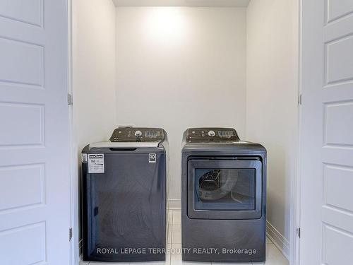 945 Chestnut Hts, Milton, ON - Indoor Photo Showing Laundry Room