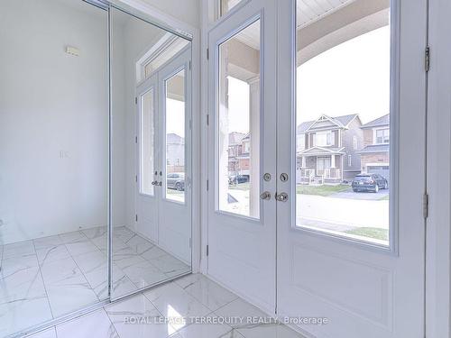 945 Chestnut Hts, Milton, ON - Indoor Photo Showing Other Room