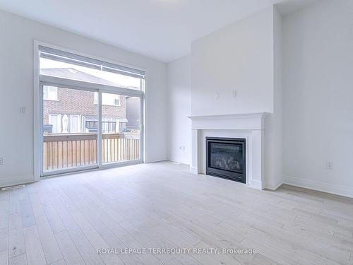 945 Chestnut Hts, Milton, ON - Indoor Photo Showing Living Room With Fireplace