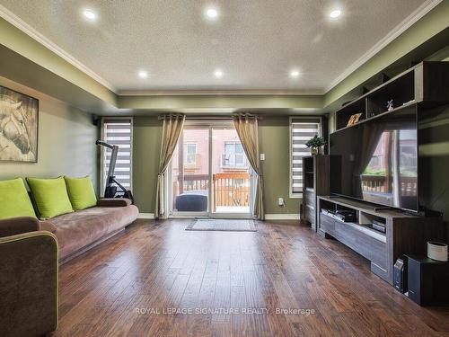 3243 Redpath Circ, Mississauga, ON - Indoor Photo Showing Living Room