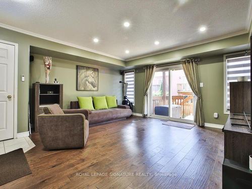 3243 Redpath Circ, Mississauga, ON - Indoor Photo Showing Living Room