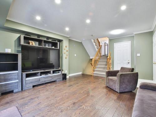 3243 Redpath Circ, Mississauga, ON - Indoor Photo Showing Living Room