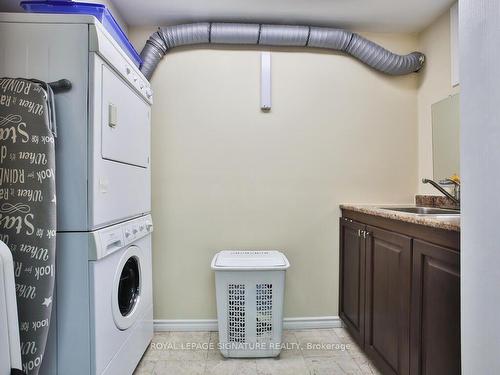 3243 Redpath Circ, Mississauga, ON - Indoor Photo Showing Laundry Room