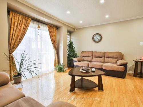 3243 Redpath Circ, Mississauga, ON - Indoor Photo Showing Living Room