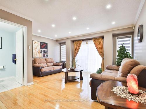 3243 Redpath Circ, Mississauga, ON - Indoor Photo Showing Living Room