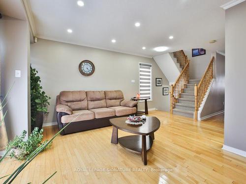 3243 Redpath Circ, Mississauga, ON - Indoor Photo Showing Living Room