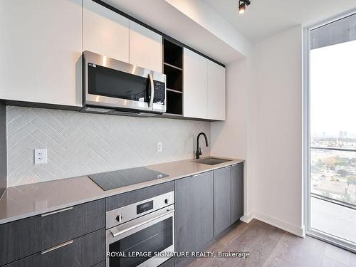 1807-36 Zorra St, Toronto, ON - Indoor Photo Showing Kitchen