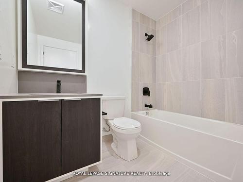 1807-36 Zorra St, Toronto, ON - Indoor Photo Showing Bathroom