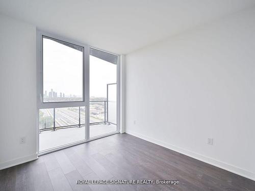 1807-36 Zorra St, Toronto, ON - Indoor Photo Showing Other Room