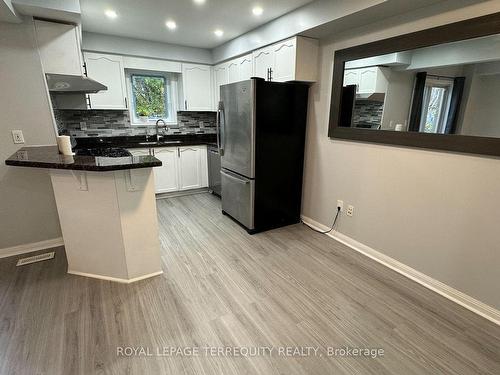 3930 Coachman Circ, Mississauga, ON - Indoor Photo Showing Kitchen