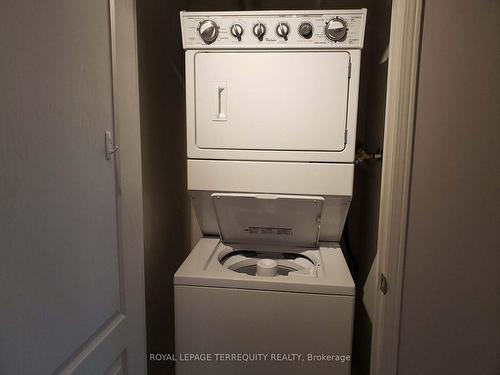 16-15 Hays Blvd, Oakville, ON - Indoor Photo Showing Laundry Room