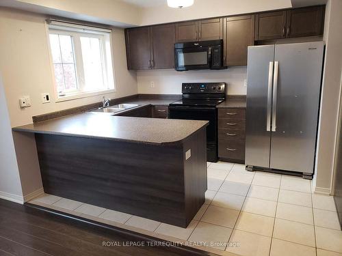 16-15 Hays Blvd, Oakville, ON - Indoor Photo Showing Kitchen With Double Sink