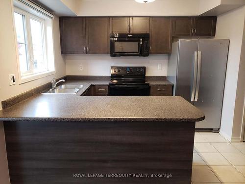 16-15 Hays Blvd, Oakville, ON - Indoor Photo Showing Kitchen With Double Sink