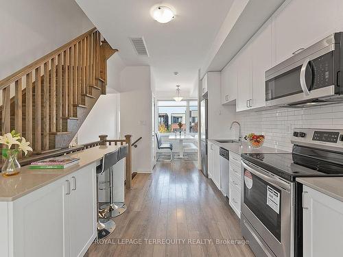 17 Stanley Green Blvd, Toronto, ON - Indoor Photo Showing Kitchen With Upgraded Kitchen