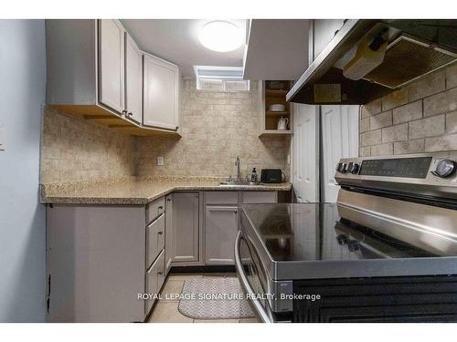 Bsmt-5438 Tenth Line W, Mississauga, ON - Indoor Photo Showing Kitchen