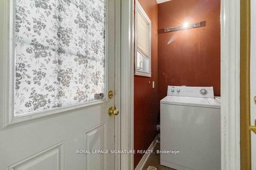 Bsmt-5438 Tenth Line W, Mississauga, ON - Indoor Photo Showing Laundry Room