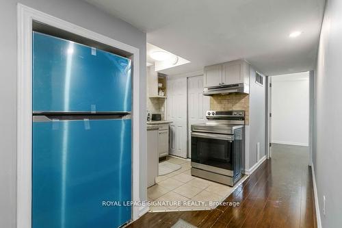 Bsmt-5438 Tenth Line W, Mississauga, ON - Indoor Photo Showing Kitchen