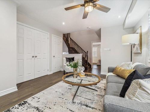 3946 Leonardo St, Burlington, ON - Indoor Photo Showing Living Room