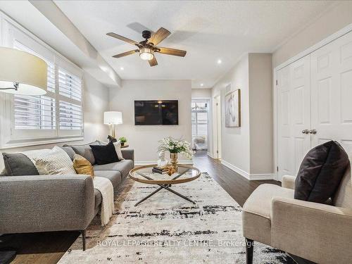 3946 Leonardo St, Burlington, ON - Indoor Photo Showing Living Room