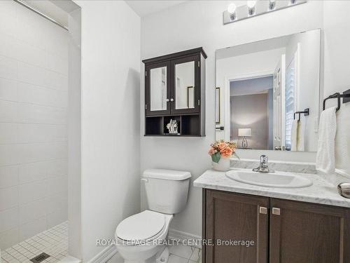 3946 Leonardo St, Burlington, ON - Indoor Photo Showing Bathroom