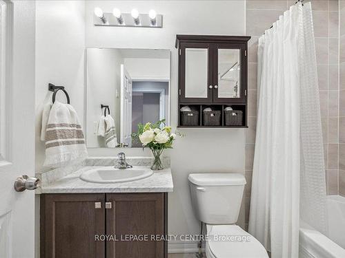 3946 Leonardo St, Burlington, ON - Indoor Photo Showing Bathroom