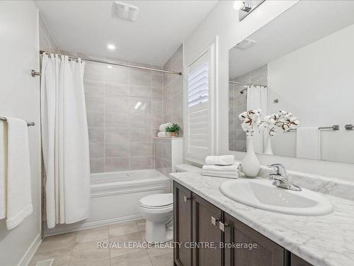 3946 Leonardo St, Burlington, ON - Indoor Photo Showing Bathroom