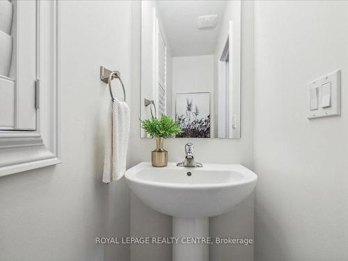 3946 Leonardo St, Burlington, ON - Indoor Photo Showing Bathroom