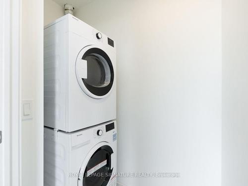 1309-28 Ann St, Mississauga, ON - Indoor Photo Showing Laundry Room