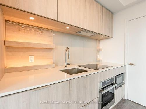 1309-28 Ann St, Mississauga, ON - Indoor Photo Showing Kitchen With Upgraded Kitchen