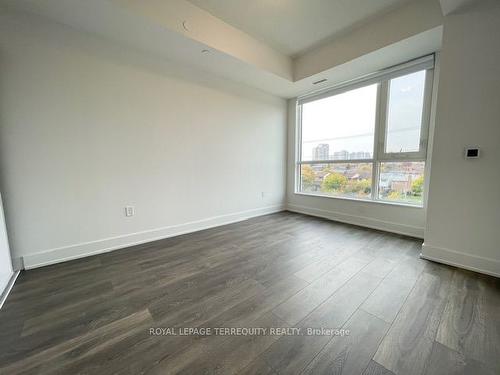 405-204 Burnhamthorpe Rd E, Mississauga, ON - Indoor Photo Showing Other Room