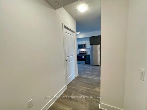 405-204 Burnhamthorpe Rd E, Mississauga, ON - Indoor Photo Showing Other Room