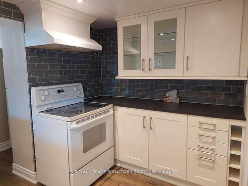 Bsmt-2587 Burslem Rd, Mississauga, ON - Indoor Photo Showing Kitchen