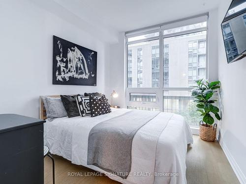 B415-60 Annie Craig Dr, Toronto, ON - Indoor Photo Showing Bedroom