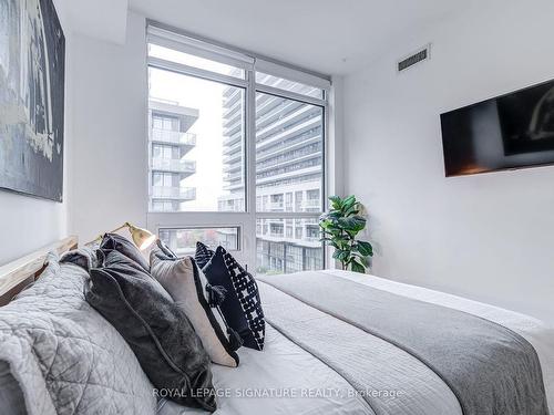 B415-60 Annie Craig Dr, Toronto, ON - Indoor Photo Showing Bedroom