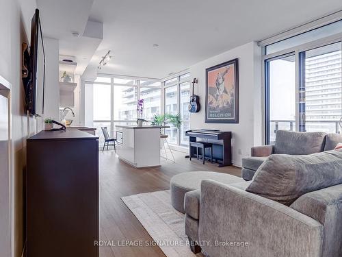 B415-60 Annie Craig Dr, Toronto, ON - Indoor Photo Showing Living Room