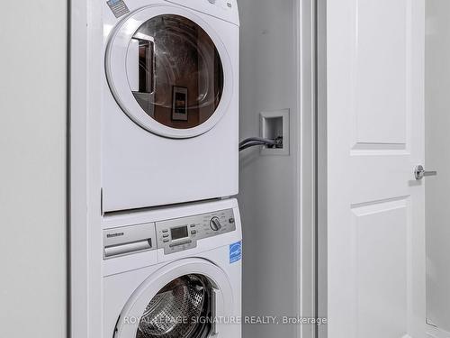 B415-60 Annie Craig Dr, Toronto, ON - Indoor Photo Showing Laundry Room